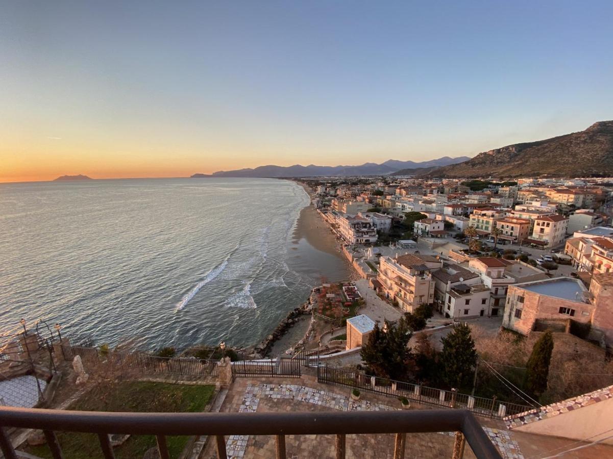 Holidaycasa Romano - Vacanza Nel Cuore Di スペルロンガ エクステリア 写真