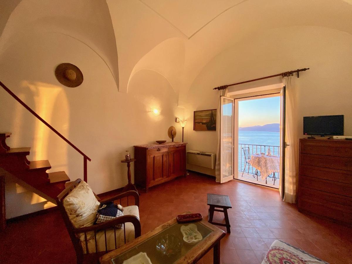 Holidaycasa Romano - Vacanza Nel Cuore Di スペルロンガ エクステリア 写真